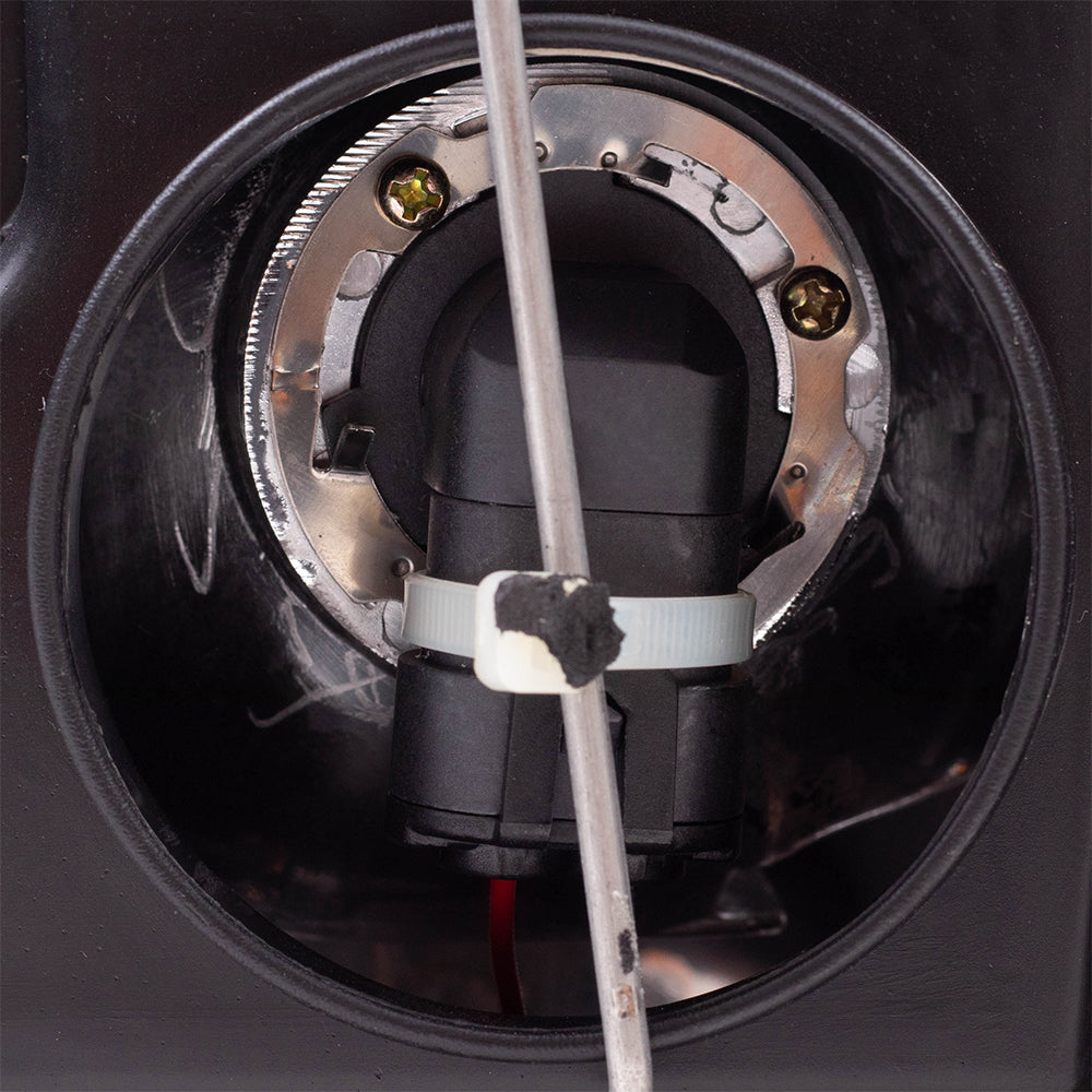 Brock Replacement Passenger Headlight Compatible with 2002-2009 Envoy 15866070