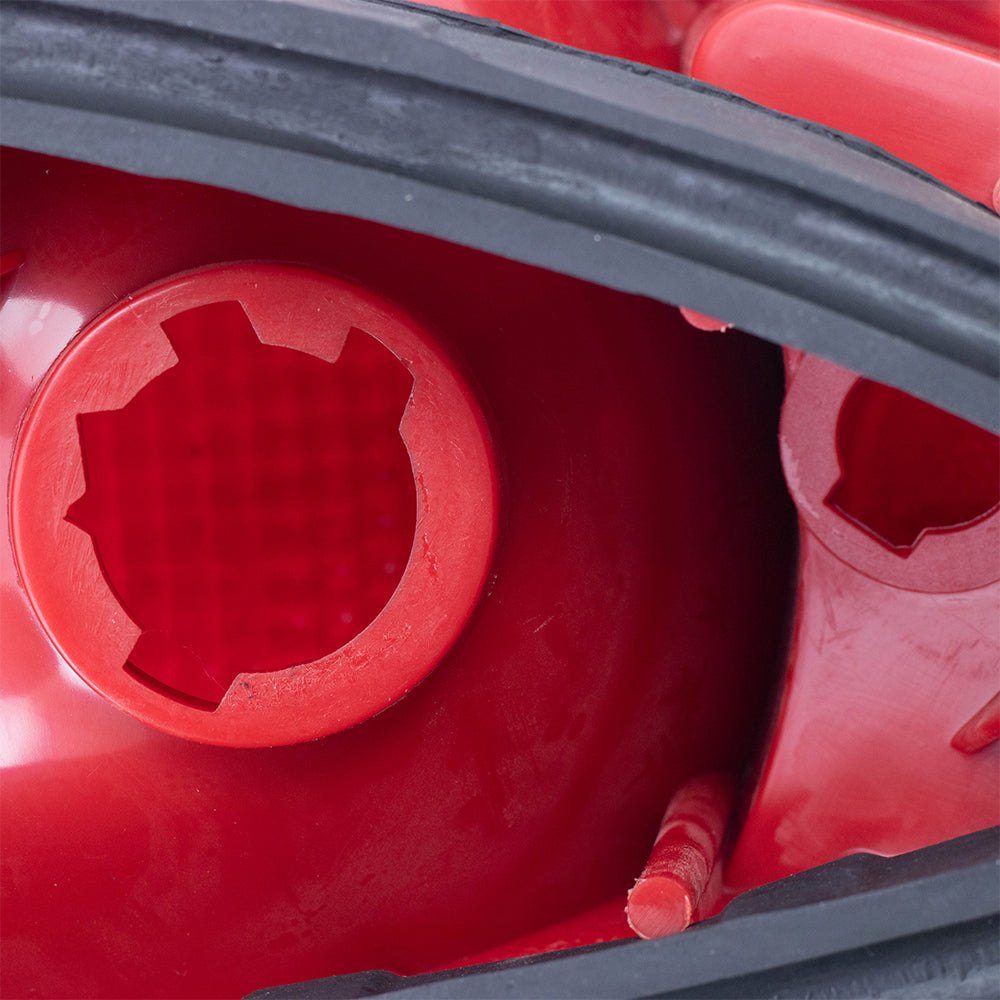 Brock Replacement Driver Tail Light Quarter Panel Mounted Taillamp Compatible with 2003-2005 Cavalier 15142168
