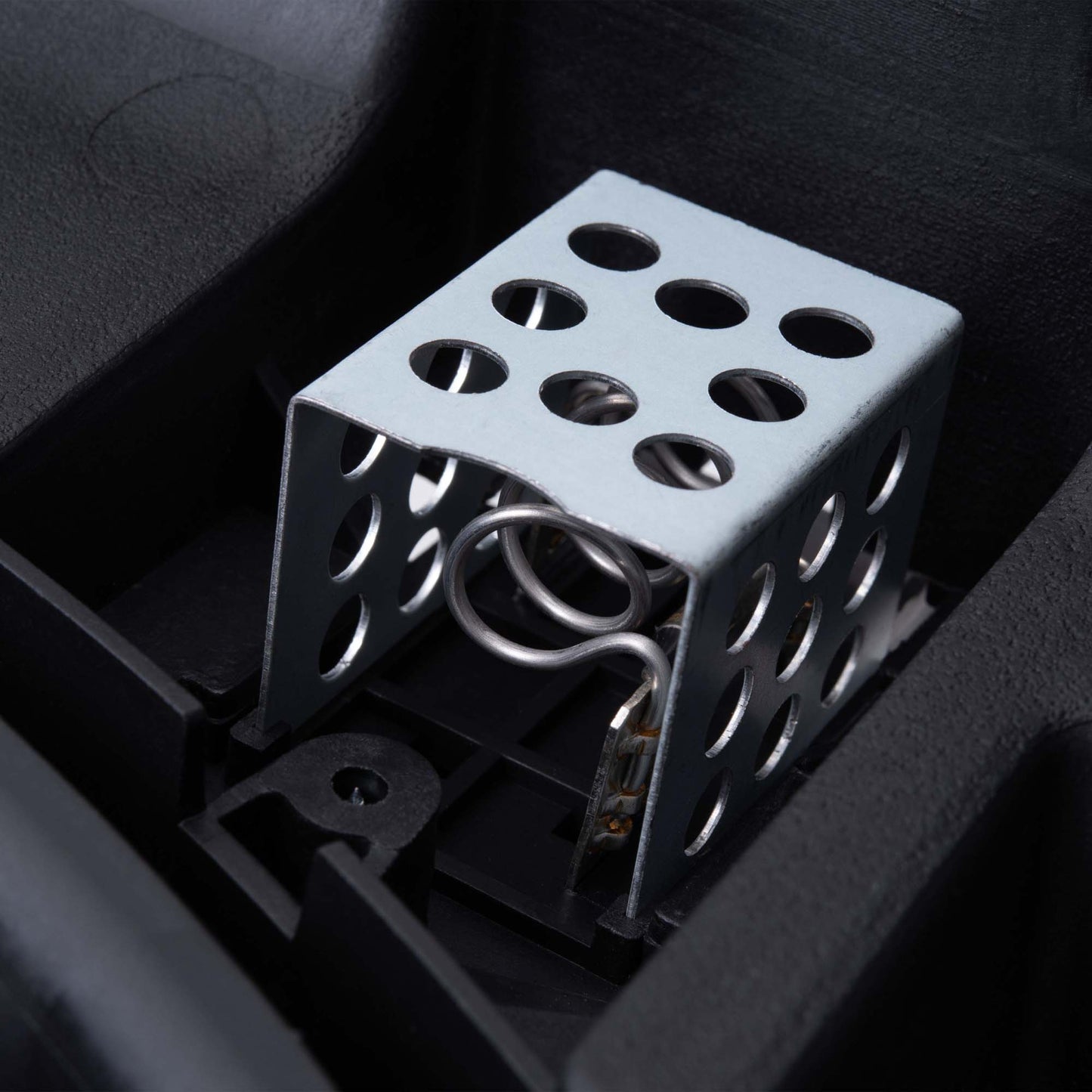 Brock Replacement Cooling Fan Motor Assembly Compatible with Mustang DR3Z 8C607 B