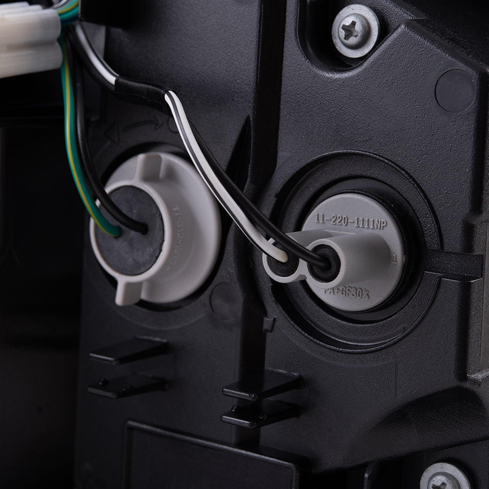 2017-2018 Subaru Forester Combination Tail Light Assembly Set LH+RH