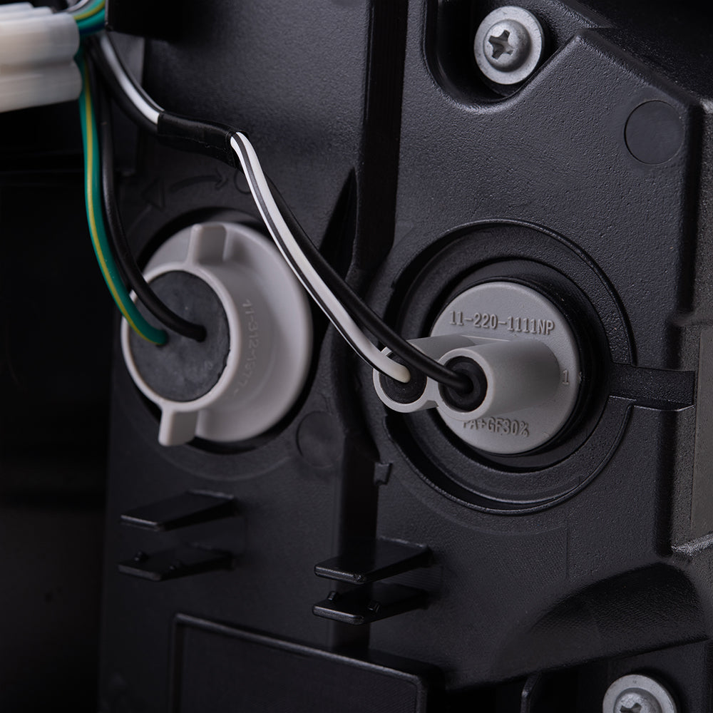 2017-2018 Subaru Forester Combination Tail Light Assembly LH