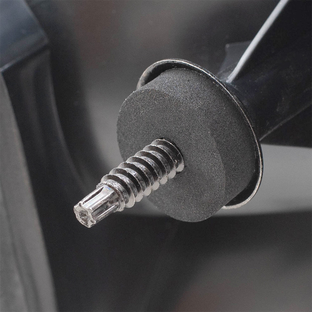 Brock Replacement Driver and Passenger Side Tail Light Assemblies with Circuit Board Quarter Mounted Compatible with 1997-2003 Malibu 15894727 15894726