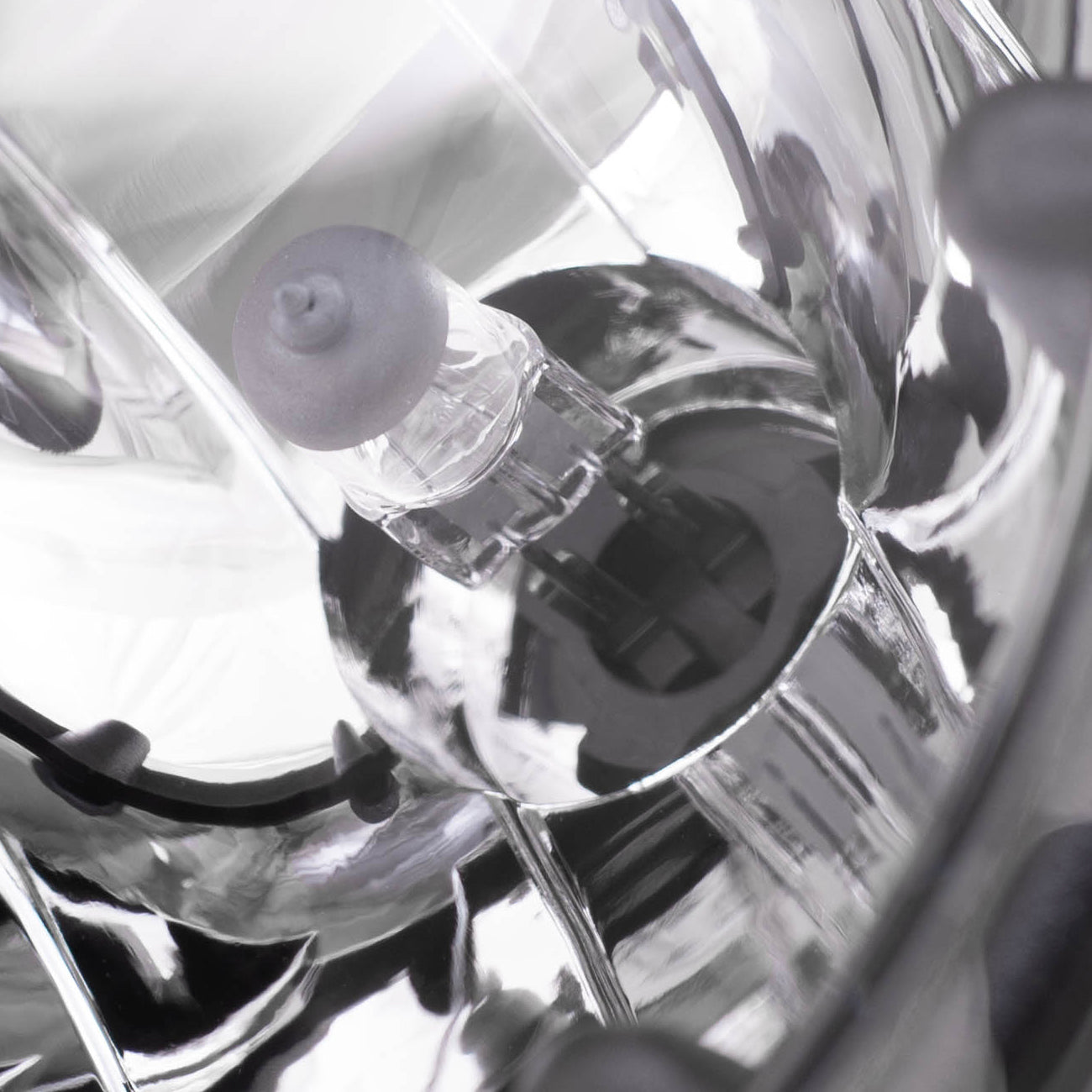 Brock Replacement Driver and Passenger Set Fog Lights Compatible with 2002-2006 Avalanche Pickup Truck with Body Cladding 15040361 15040362